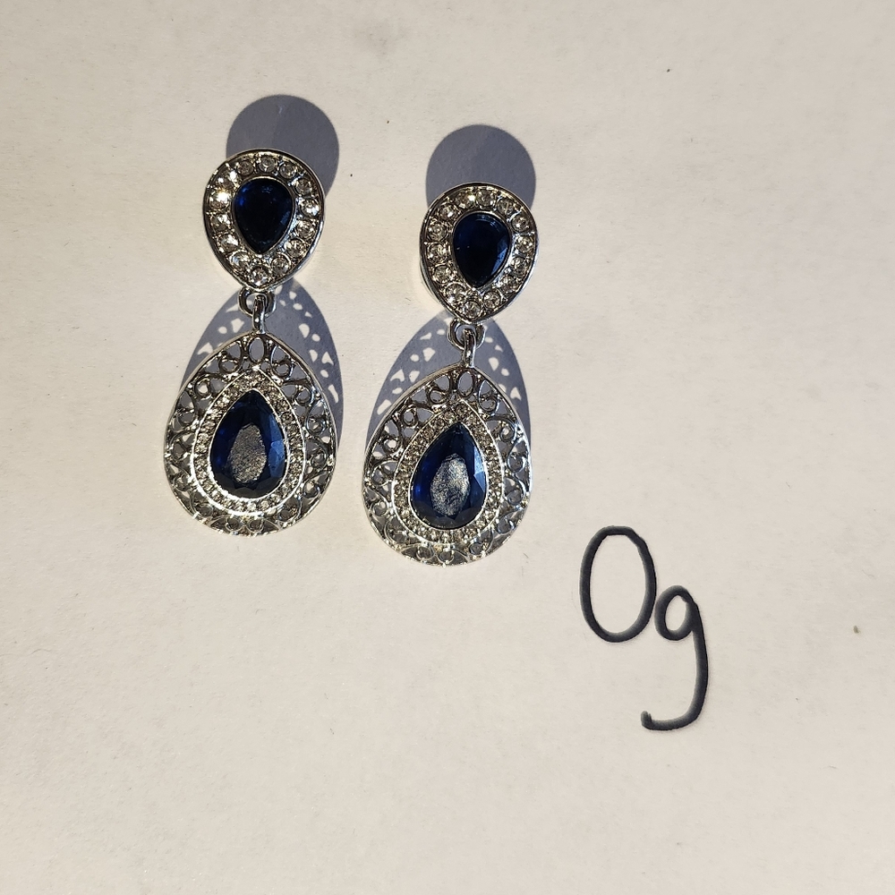 Silver and Blue Drop Gauges